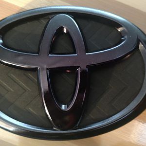 Toyota PRiUS Front Emblem - Black-Chromed
