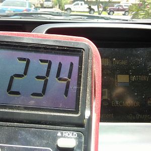 2007 Prius showing 3 bars at 234 volts while parked with internal combustion engine stopped