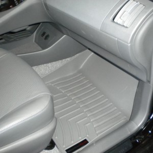 Dark gray interior (leather)  with gray weathertech mats