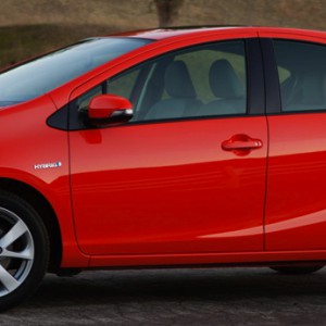 Toyota_Prius_c_mugshot - Cropped.jpg