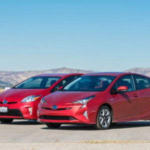 2015_2016_Toyota_Prius_Comparison-04 (Large)