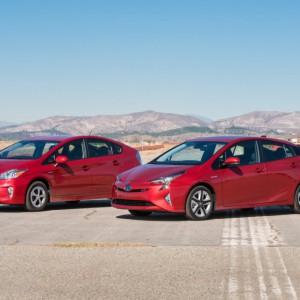 2015_2016_Toyota_Prius_Comparison-00 (Large)